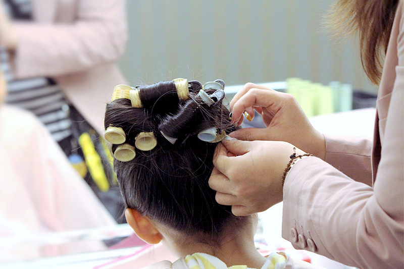 大人顔負けのヘアセット